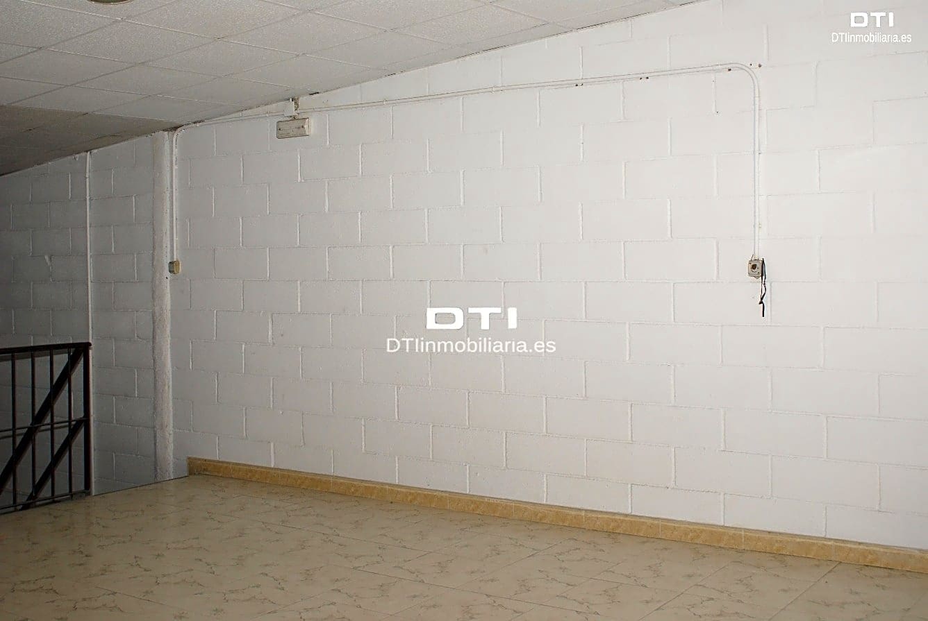 Kommersiell til salgs i Huelva by - € 200 000 (Ref: 9394154)