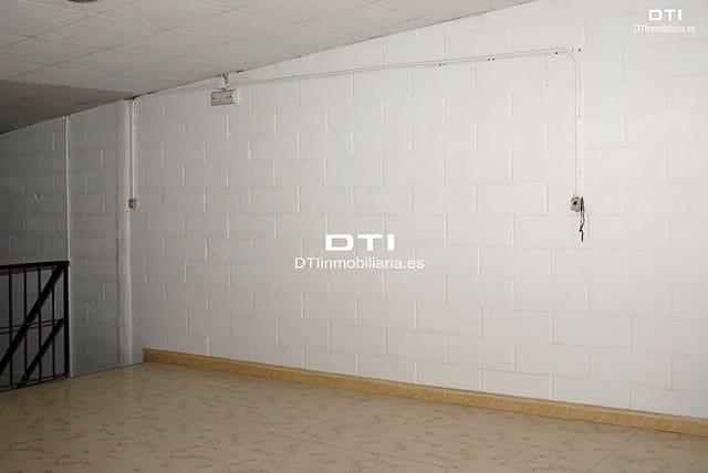 Erhverv til salg i Huelva by - € 200.000 (Ref: 9394154)