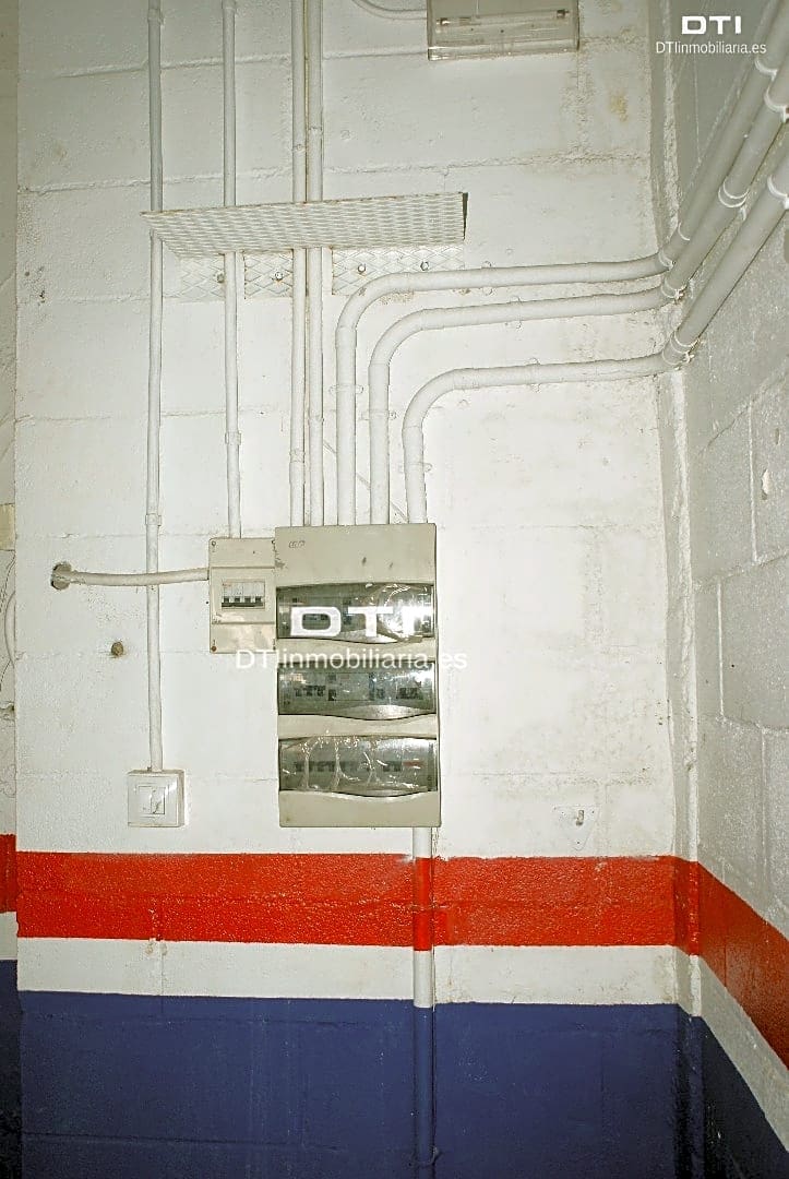 Kommersiell til salgs i Huelva by - € 200 000 (Ref: 9394154)