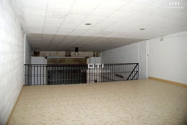 Erhverv til salg i Huelva by - € 200.000 (Ref: 9394154)