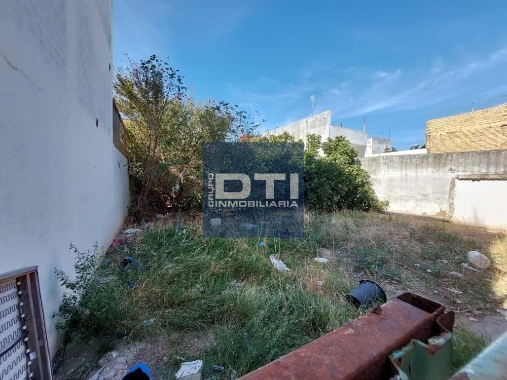 Grunde uden byggetilladelser til salg i Sevilla by - € 90.000 (Ref: 9394170)