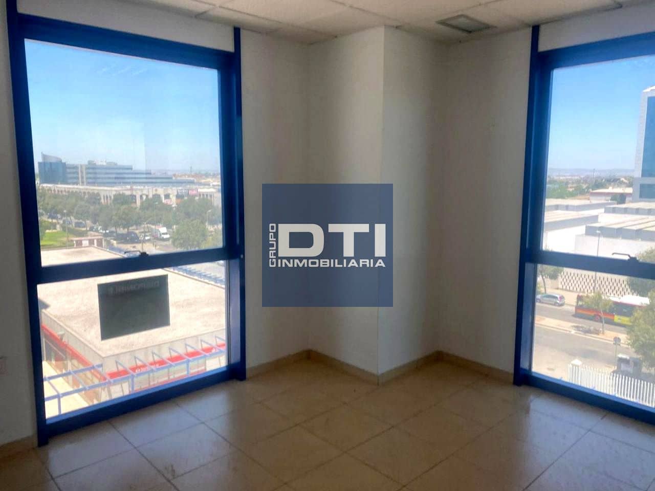 2 slaapkamer Kantoor te koop in Sevilla stad - € 49.500 (Ref: 9394173)