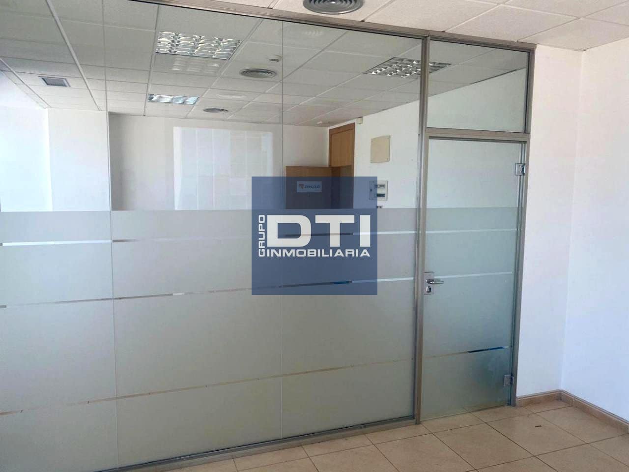 2 slaapkamer Kantoor te koop in Sevilla stad - € 49.500 (Ref: 9394173)