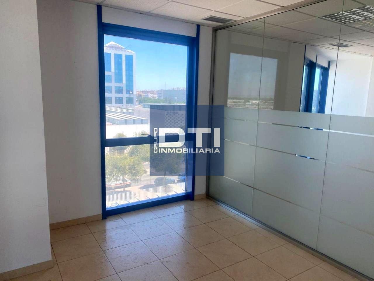 2 slaapkamer Kantoor te koop in Sevilla stad - € 49.500 (Ref: 9394173)