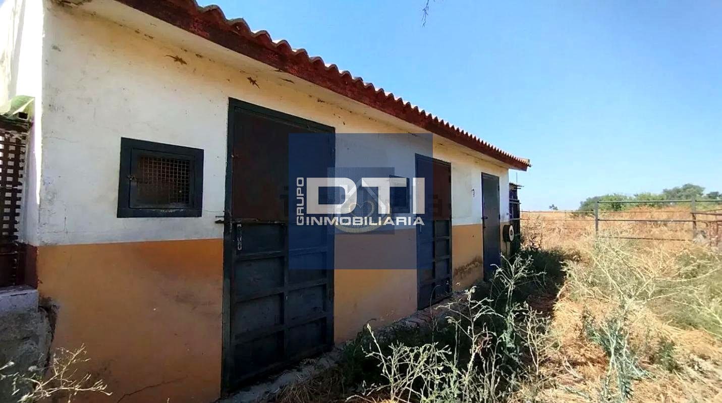 3 bedroom Finca/Country House for sale in San Juan del Puerto with pool - € 160,000 (Ref: 9394191)