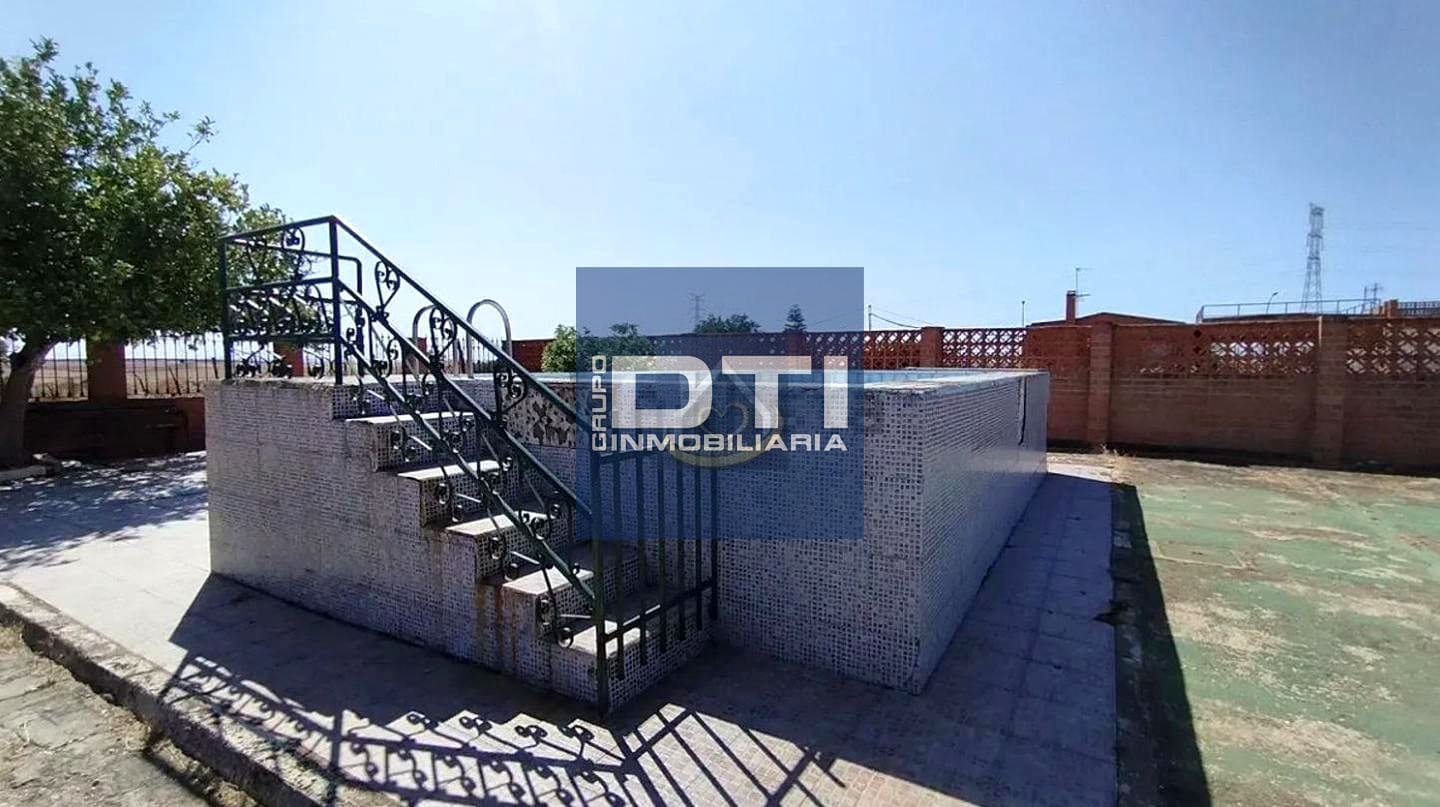 3 bedroom Finca/Country House for sale in San Juan del Puerto with pool - € 160,000 (Ref: 9394191)