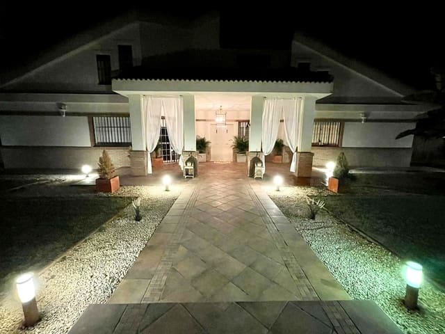 6 bedroom Villa for sale in Aljaraque with pool - € 599,000 (Ref: 9394193)