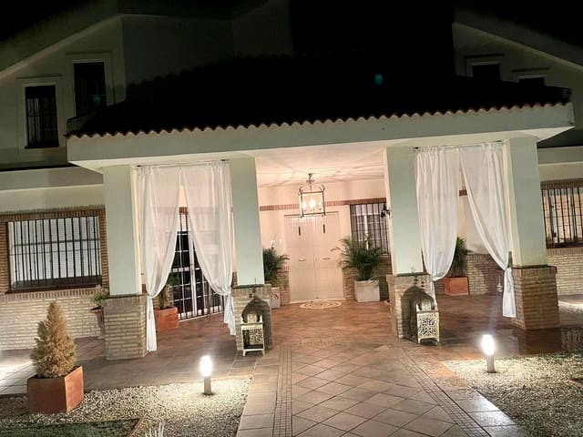 6 bedroom Villa for sale in Aljaraque with pool - € 599,000 (Ref: 9394193)