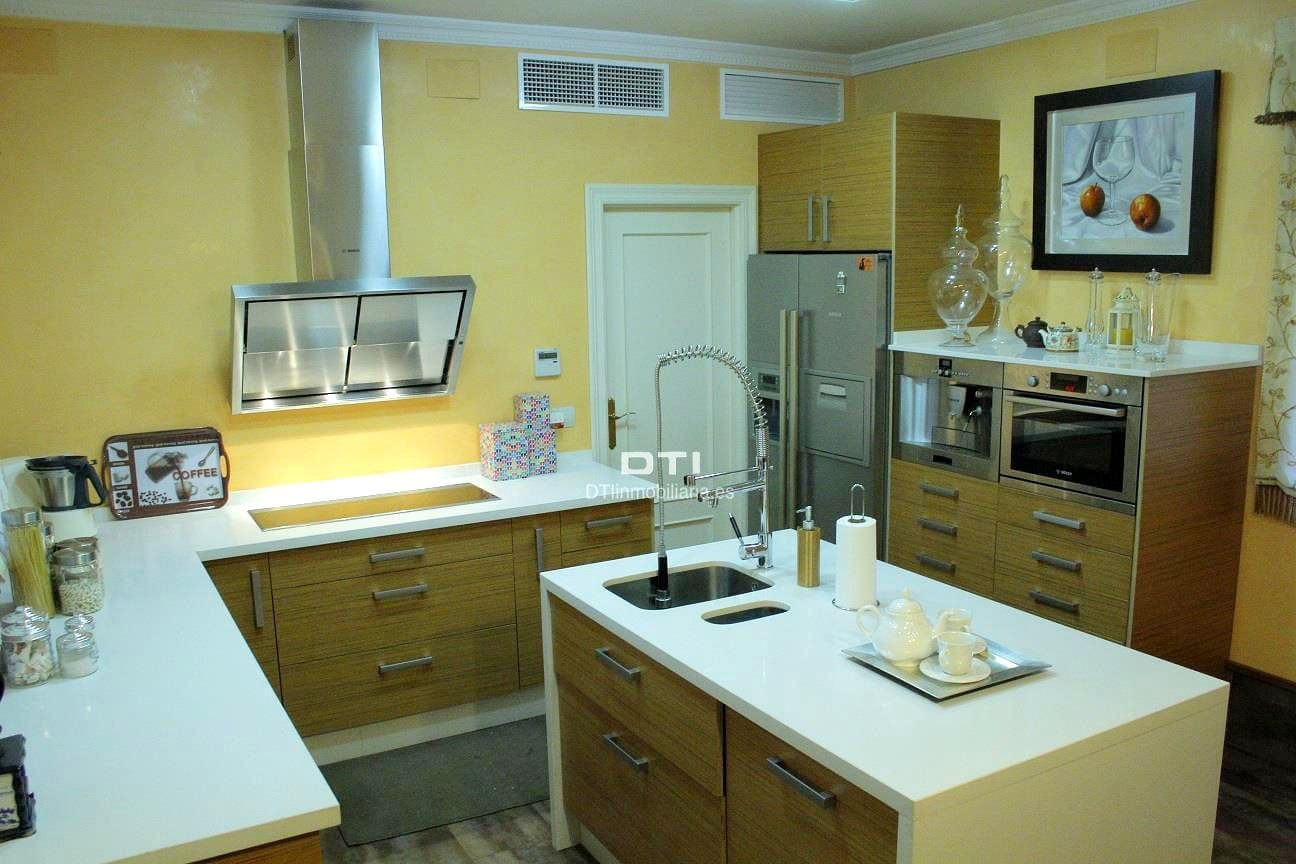 6 soverom Villa til salgs i Aljaraque med svømmebasseng - € 599 000 (Ref: 9394193)