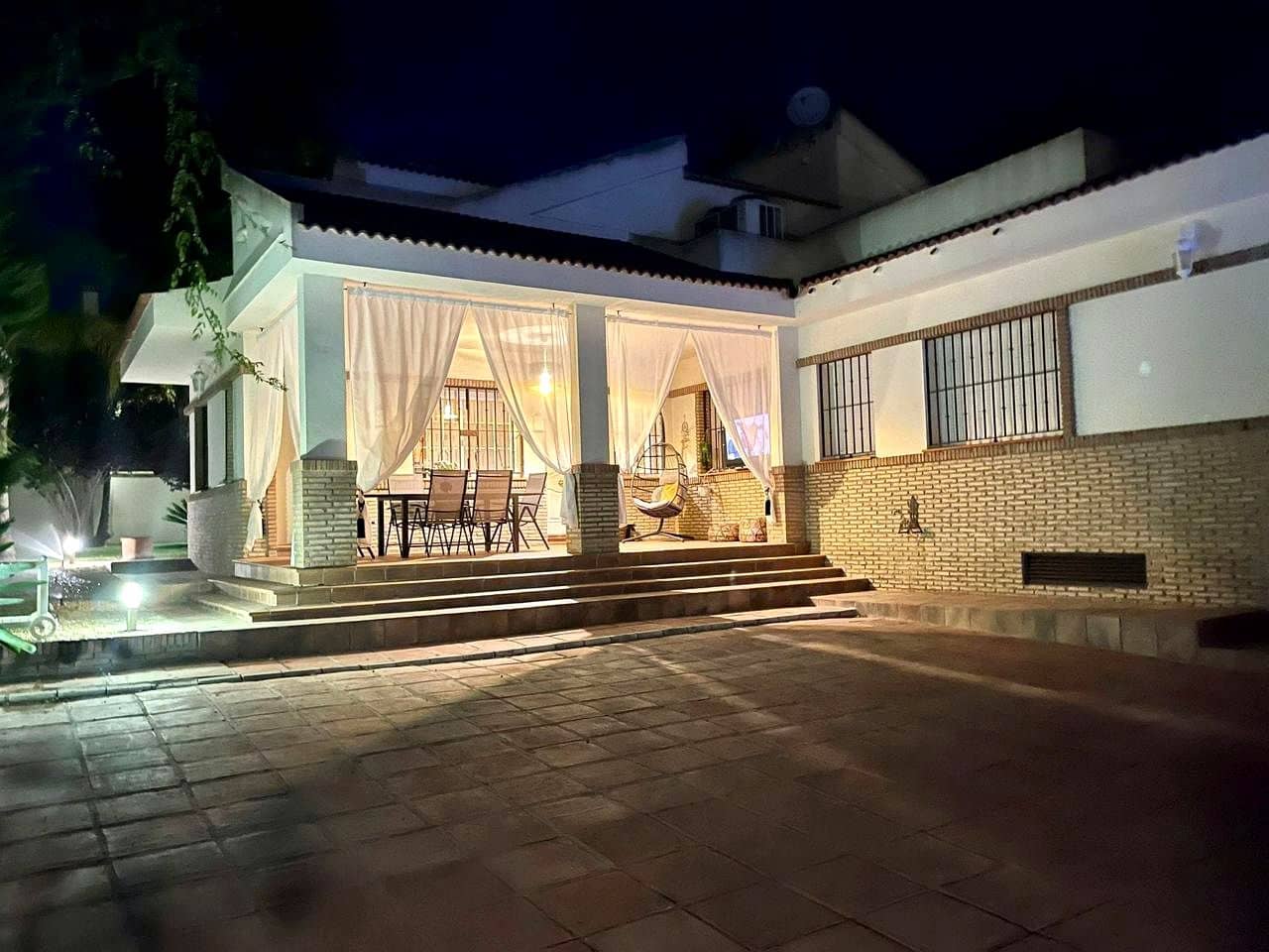 6 soverom Villa til salgs i Aljaraque med svømmebasseng - € 599 000 (Ref: 9394193)