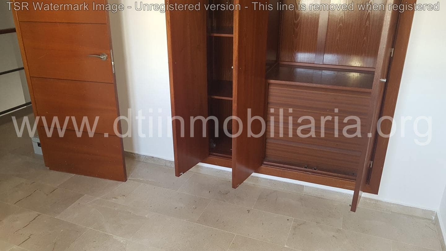 4 bedroom Villa for sale in Rociana del Condado - € 105,000 (Ref: 9394201)