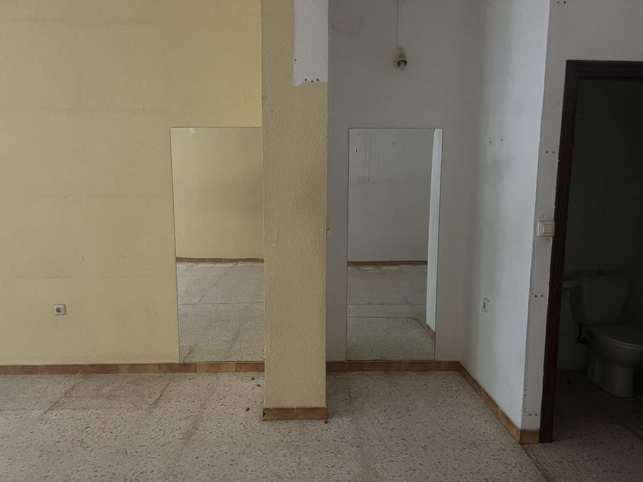 2 slaapkamer Bedrijf te koop in La Palma del Condado - € 40.000 (Ref: 9394204)