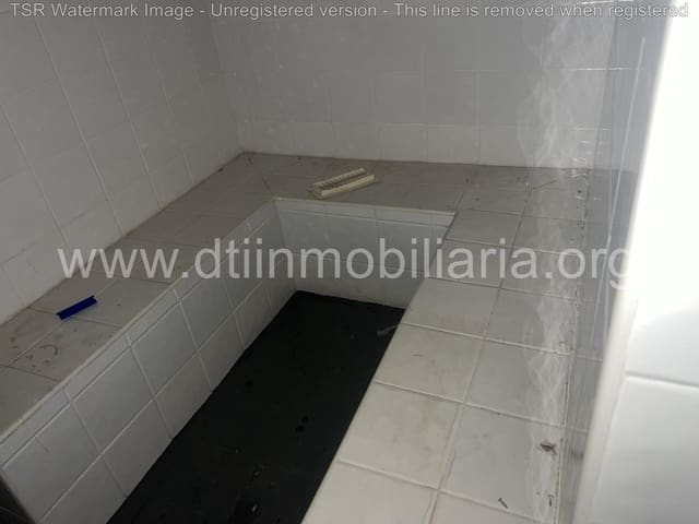 Commercial for sale in La Palma del Condado - € 200,000 (Ref: 9394205)