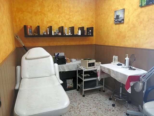 4 bedroom Business for sale in Huelva city - € 58,000 (Ref: 9394208)