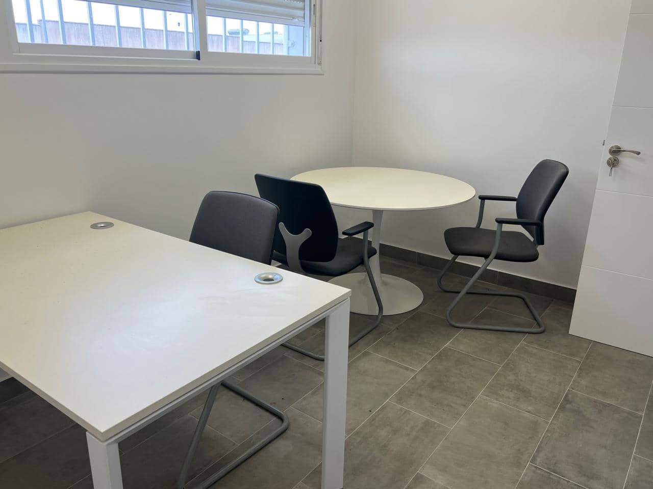 Local Comercial de 3 habitaciones en La Palma del Condado en venta - 200.000 € (Ref: 9394214)