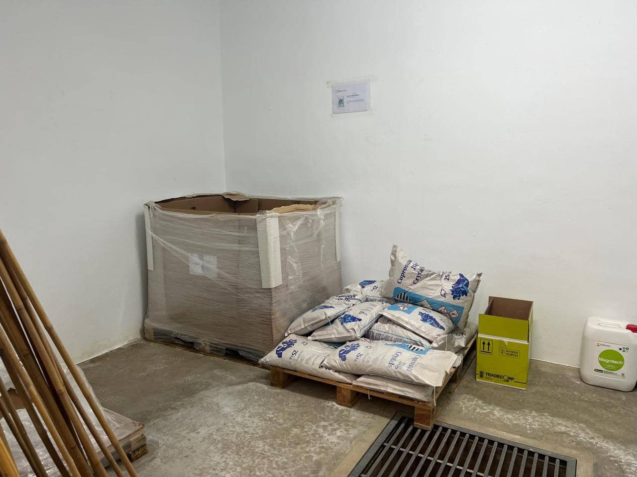 Local Comercial de 3 habitaciones en La Palma del Condado en venta - 200.000 € (Ref: 9394214)