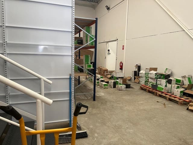 3 bedroom Commercial for sale in La Palma del Condado - € 200,000 (Ref: 9394214)