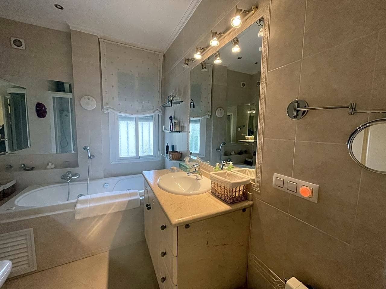 5 slaapkamer Villa te koop in Hinojos met zwembad garage - € 435.000 (Ref: 9394217)