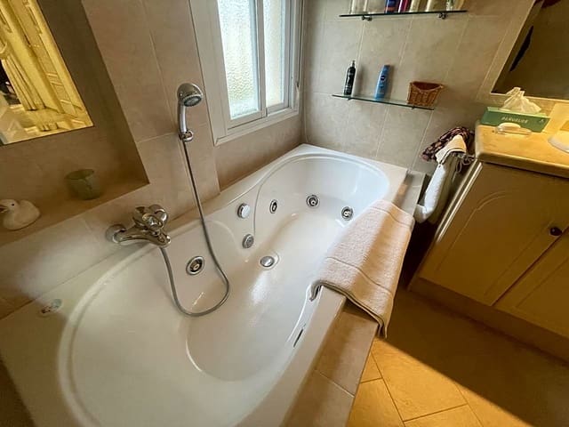 5 bedroom Villa for sale in Hinojos with pool garage - € 435,000 (Ref: 9394217)