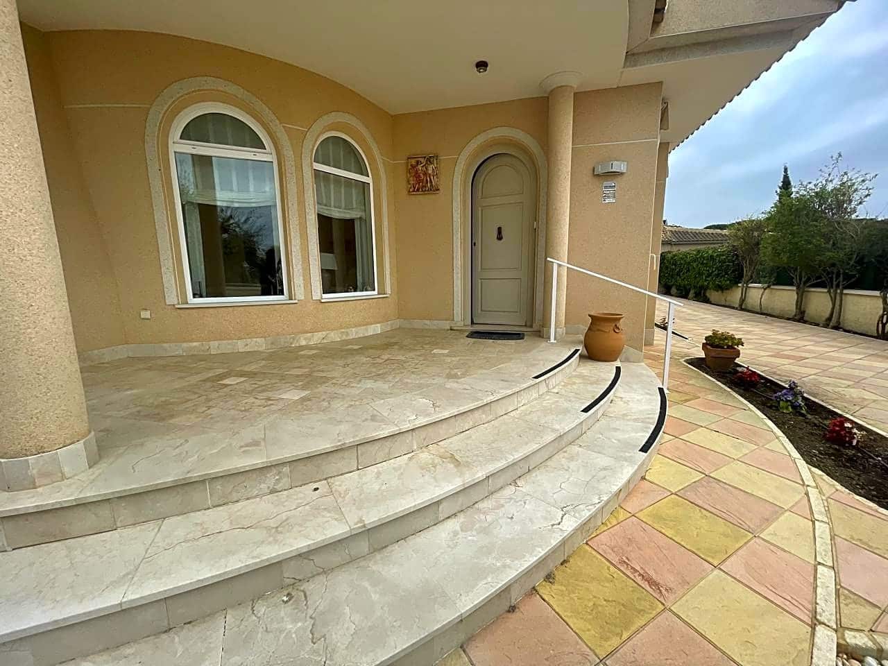 5 slaapkamer Villa te koop in Hinojos met zwembad garage - € 435.000 (Ref: 9394217)