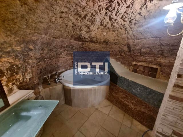 1 slaapkamer Villa te koop in Chinchilla de Monte-Aragón - € 90.000 (Ref: 9429416)