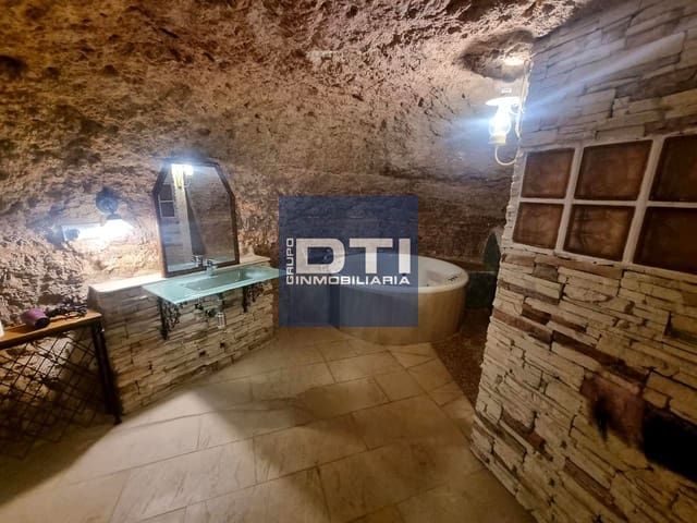 1 slaapkamer Villa te koop in Chinchilla de Monte-Aragón - € 90.000 (Ref: 9429416)