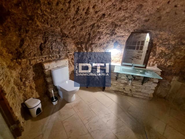 1 slaapkamer Villa te koop in Chinchilla de Monte-Aragón - € 90.000 (Ref: 9429416)