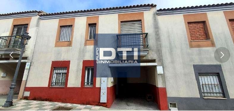 3 slaapkamer Villa te koop in Hinojos met garage - € 69.000 (Ref: 9487218)