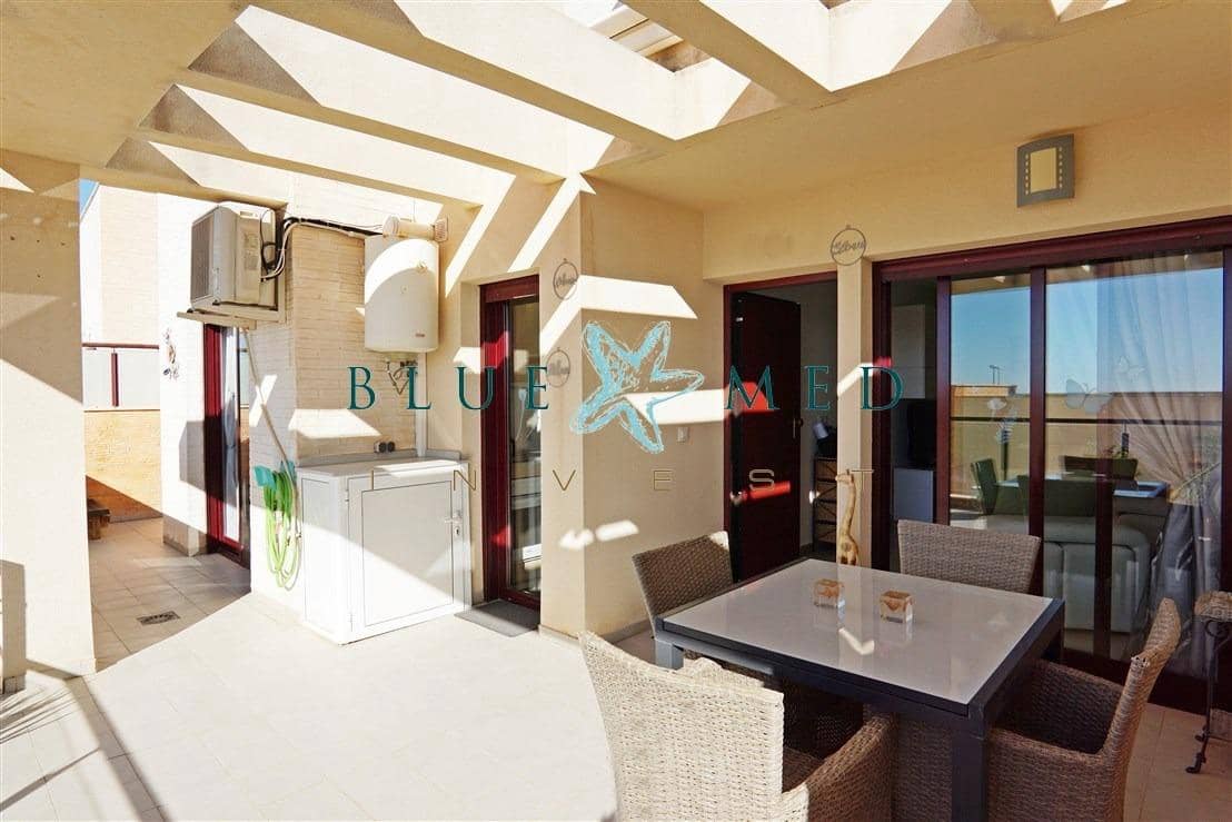 2 soveværelse Lejlighed til salg i Isla Plana med swimmingpool garage - € 159.000 (Ref: 10173983)
