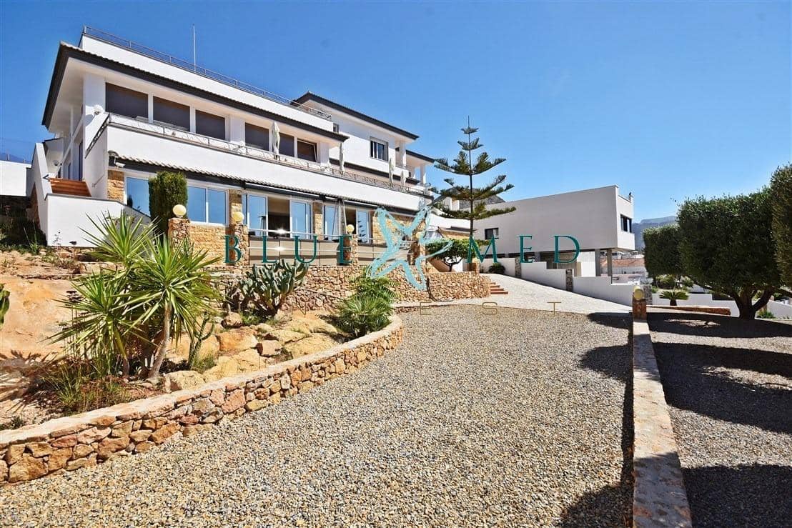 5 bedroom Villa for sale in Isla Plana with pool garage - € 1,399,000 (Ref: 7484926)