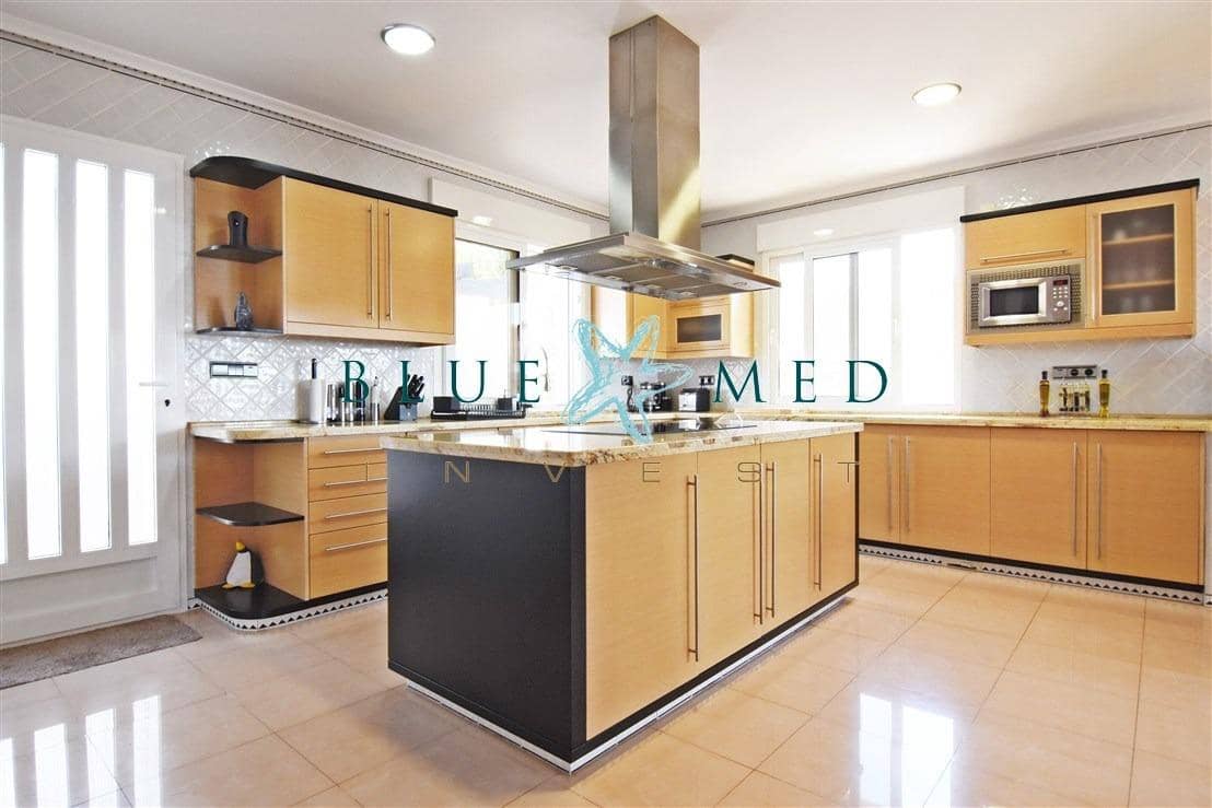 5 bedroom Villa for sale in Isla Plana with pool garage - € 1,399,000 (Ref: 7484926)