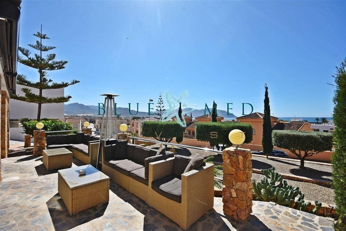 5 bedroom Villa for sale in Isla Plana with pool garage - € 1,399,000 (Ref: 7484926)