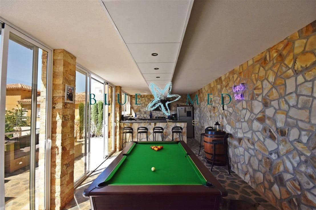 5 bedroom Villa for sale in Isla Plana with pool garage - € 1,399,000 (Ref: 7484926)