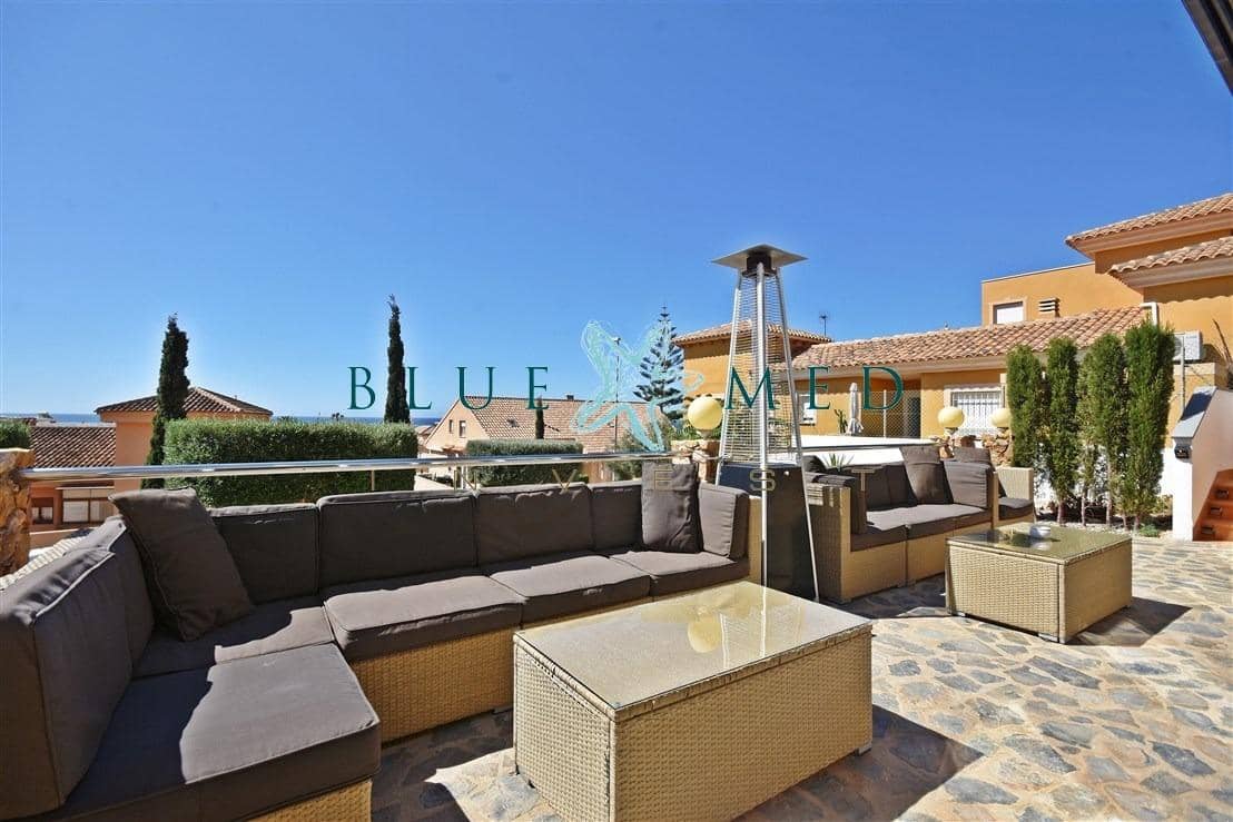 5 bedroom Villa for sale in Isla Plana with pool garage - € 1,399,000 (Ref: 7484926)