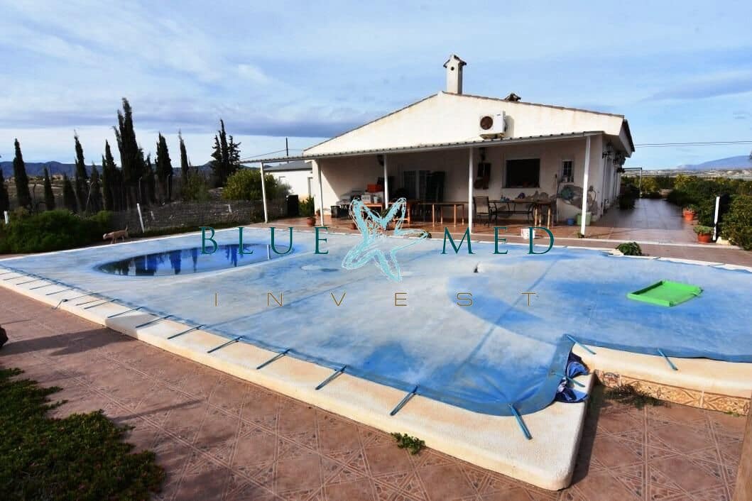 4 soveværelse Finca/Landehus til salg i Leiva med swimmingpool - € 599.995 (Ref: 7500713)