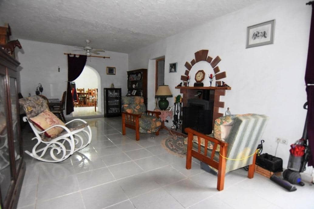 7 bedroom Finca/Country House for sale in Campillo de Abajo with pool garage - € 299,950 (Ref: 7518192)