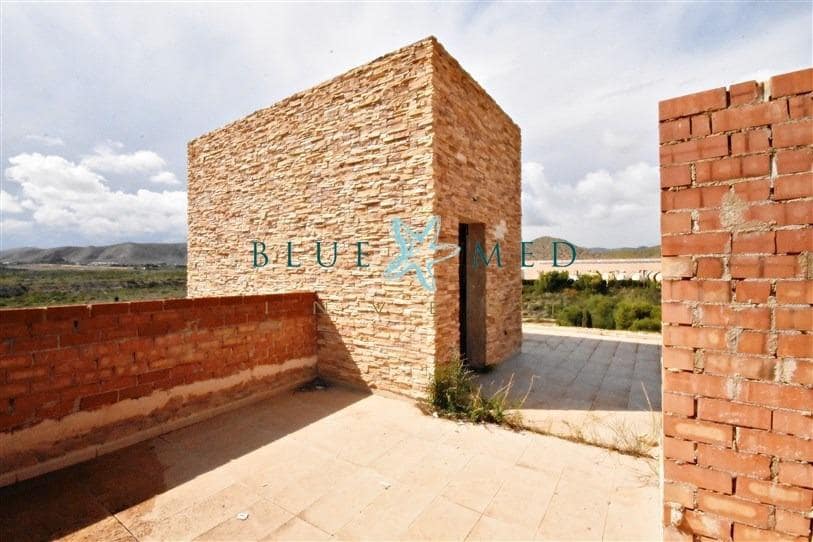 3 soverom Villa til salgs i Isla Plana med svømmebasseng garasje - € 195 000 (Ref: 7601382)