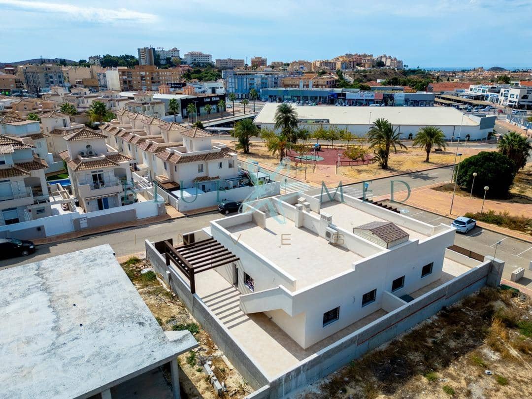 3 slaapkamer Villa te koop in Puerto de Mazarron met garage - € 302.000 (Ref: 8209219)