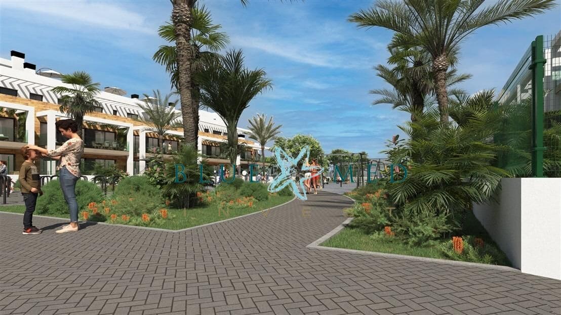 4 makuuhuone Huvila myytävänä paikassa Los Alcazares mukana uima-altaan 
autotalli - 685 000 € (Ref: 8398532)