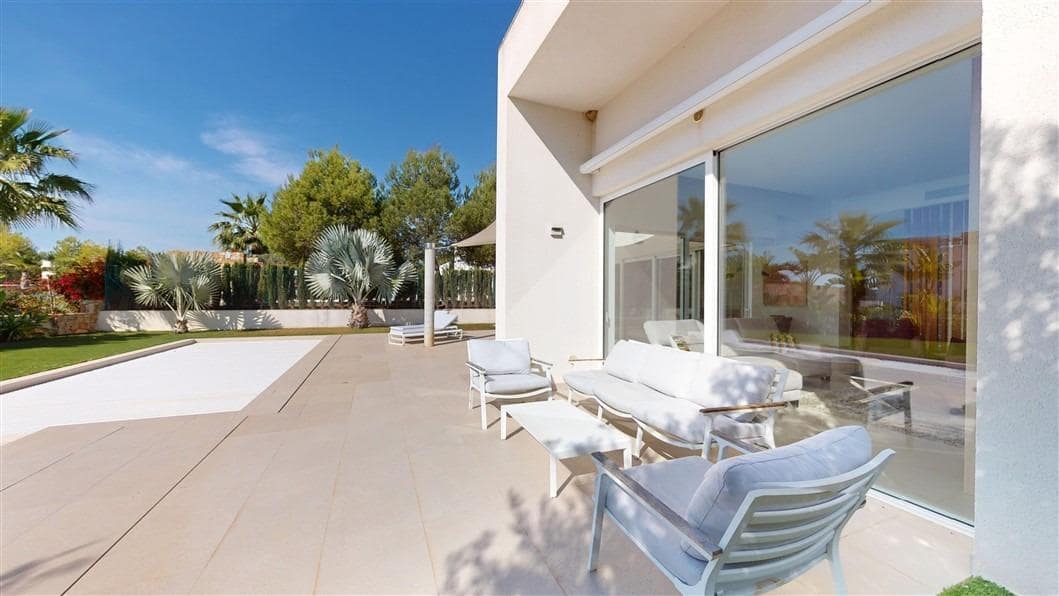 4 soveværelse Villa til salg i Dehesa de Campoamor med swimmingpool - € 1.050.000 (Ref: 8737854)