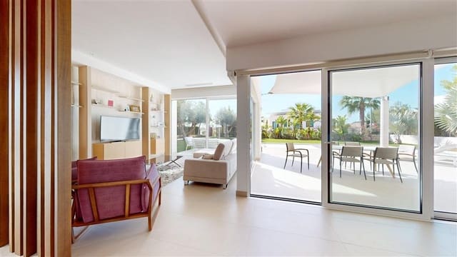 4 Zimmer Villa zu verkaufen in Dehesa de Campoamor, Orihuela mit Pool - 1.050.000 € (Ref: 8737854)