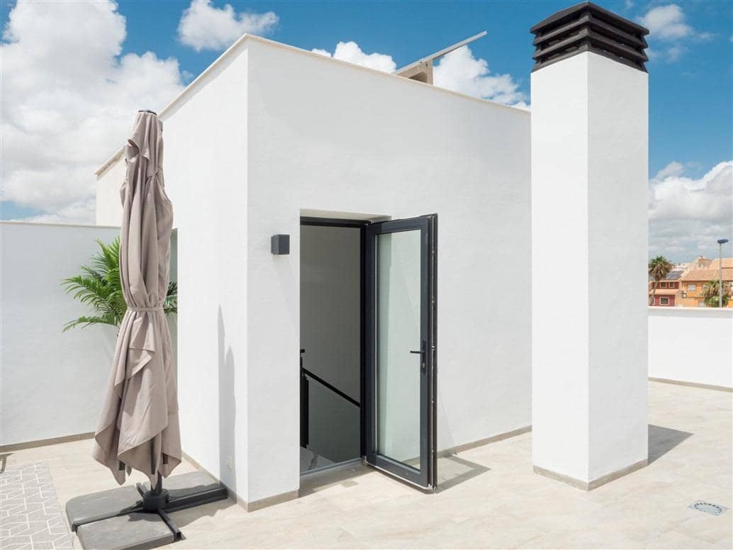 3 bedroom Villa for sale in San Pedro del Pinatar with pool - € 465,000 (Ref: 8760042)