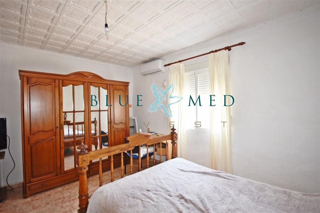 5 soveværelse Finca/Landehus til salg i La Pinilla med garage - € 180.000 (Ref: 9075064)