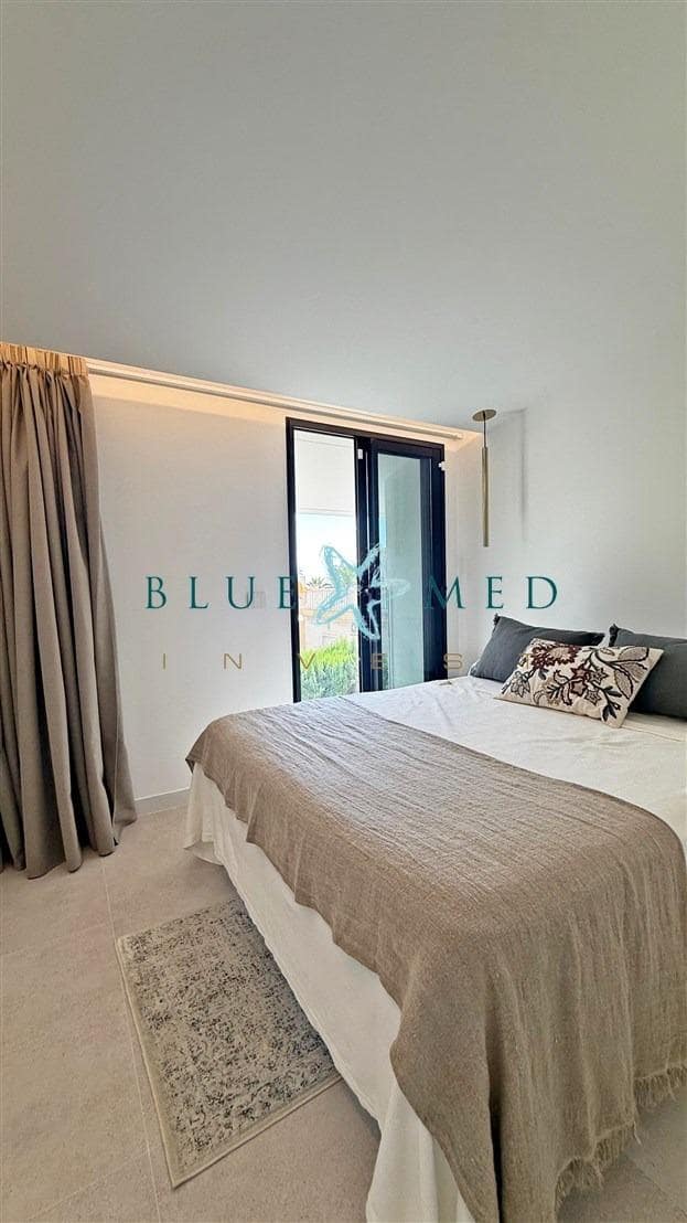 4 sypialnia Willa na sprzedaż w La Manga del Mar Menor z basenem - 1 280 000 € (Ref: 9141577)