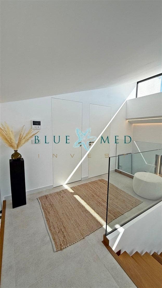 4 sypialnia Willa na sprzedaż w La Manga del Mar Menor z basenem - 1 280 000 € (Ref: 9141577)