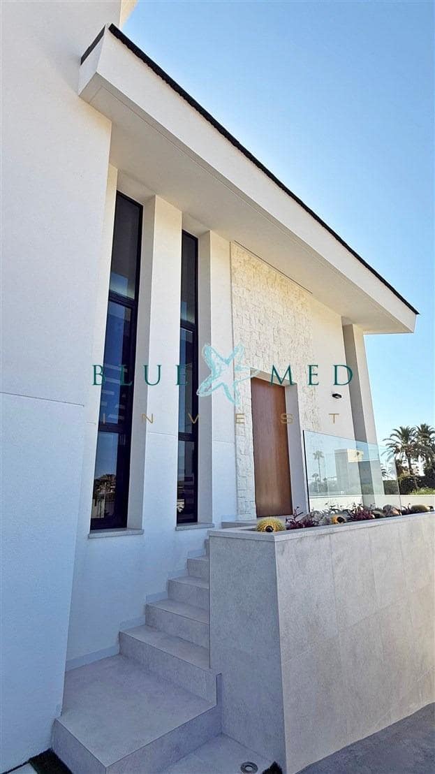 4 sypialnia Willa na sprzedaż w La Manga del Mar Menor z basenem - 1 280 000 € (Ref: 9141577)