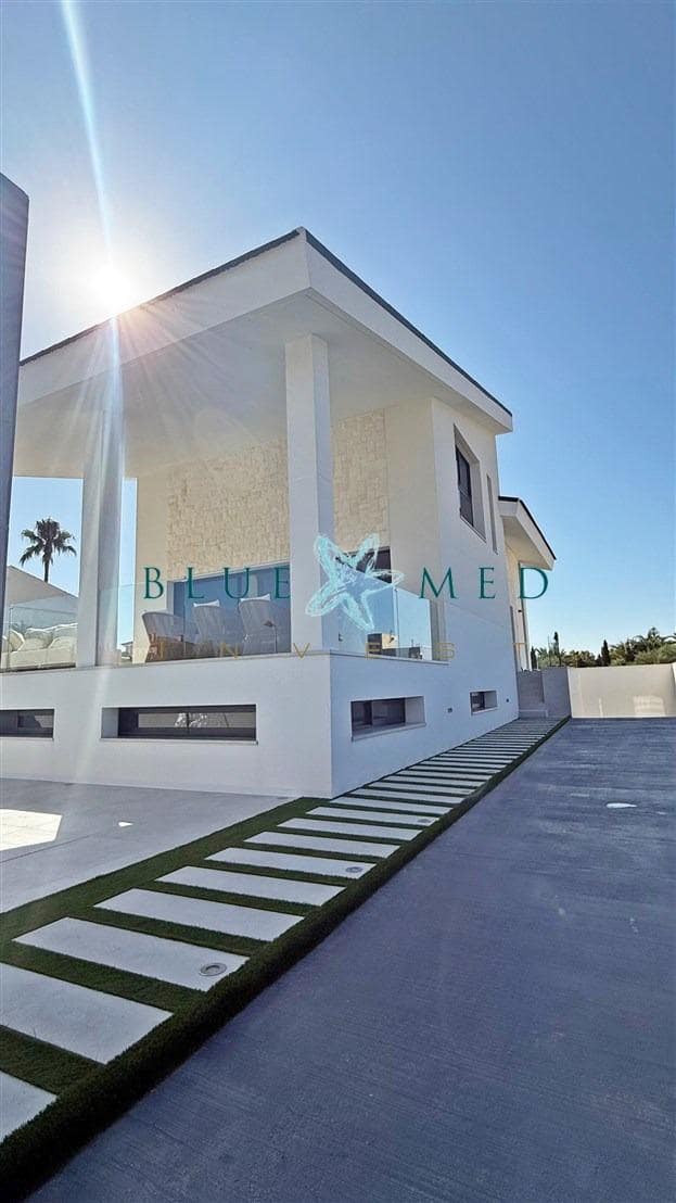 4 sypialnia Willa na sprzedaż w La Manga del Mar Menor z basenem - 1 280 000 € (Ref: 9141577)