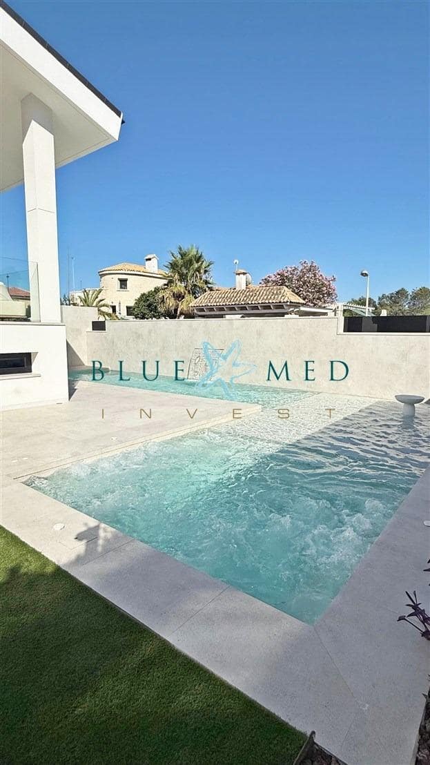 4 sypialnia Willa na sprzedaż w La Manga del Mar Menor z basenem - 1 280 000 € (Ref: 9141577)