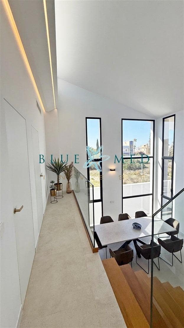 4 sypialnia Willa na sprzedaż w La Manga del Mar Menor z basenem - 1 280 000 € (Ref: 9141577)