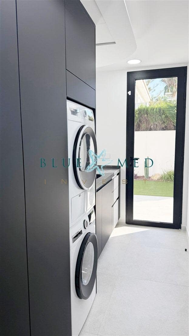 4 sypialnia Willa na sprzedaż w La Manga del Mar Menor z basenem - 1 280 000 € (Ref: 9141577)